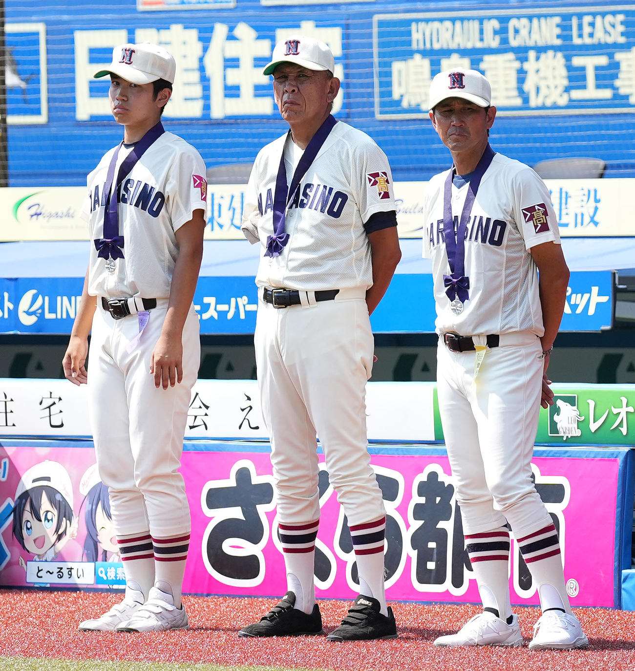 習志野対専大松戸　準優勝に終わった習志野・小林監督（中央）（撮影・鈴木みどり）