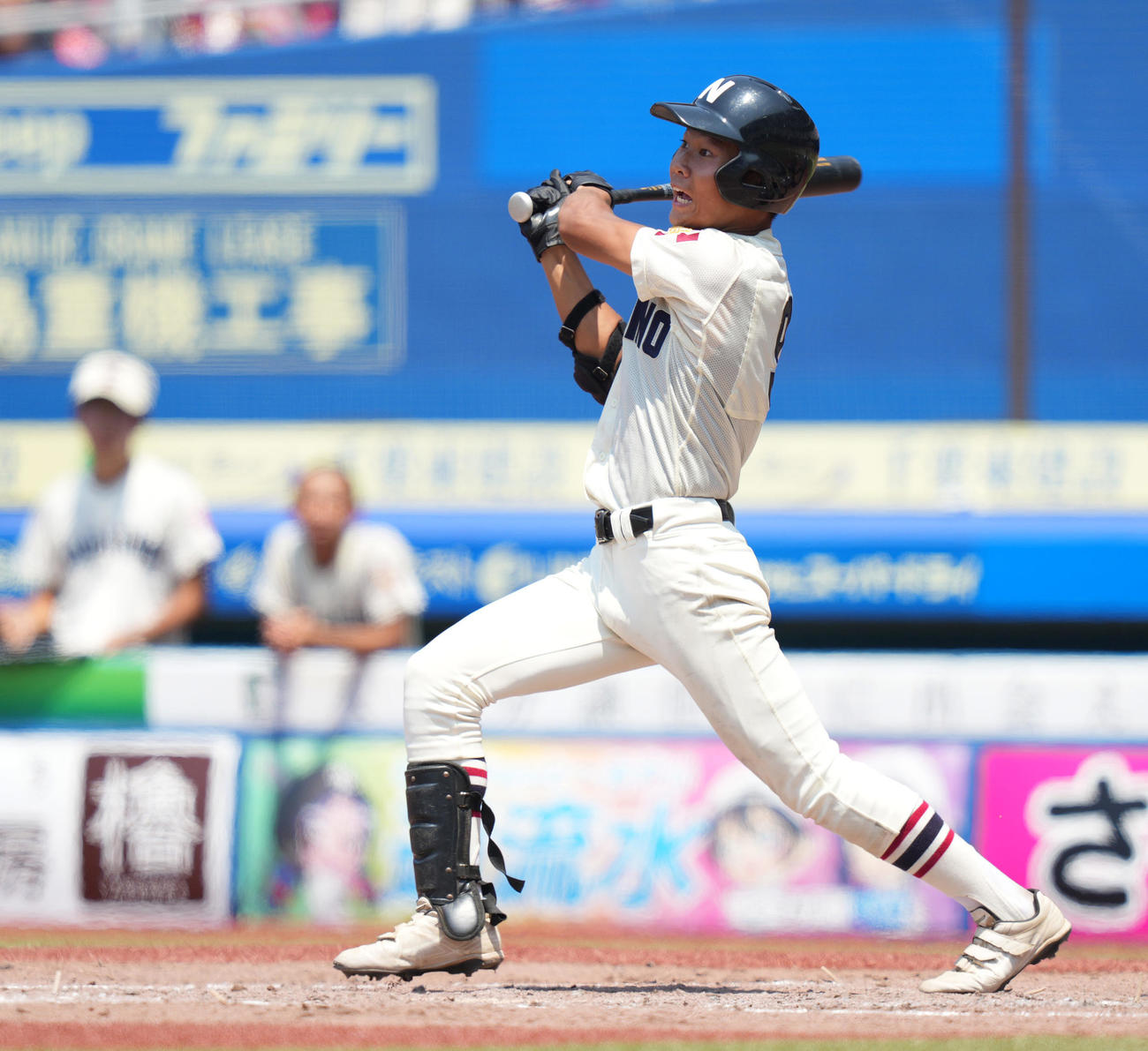 習志野対専大松戸　3回表習志野1死一、三塁、中適時二塁打を放つ根立（撮影・鈴木みどり）