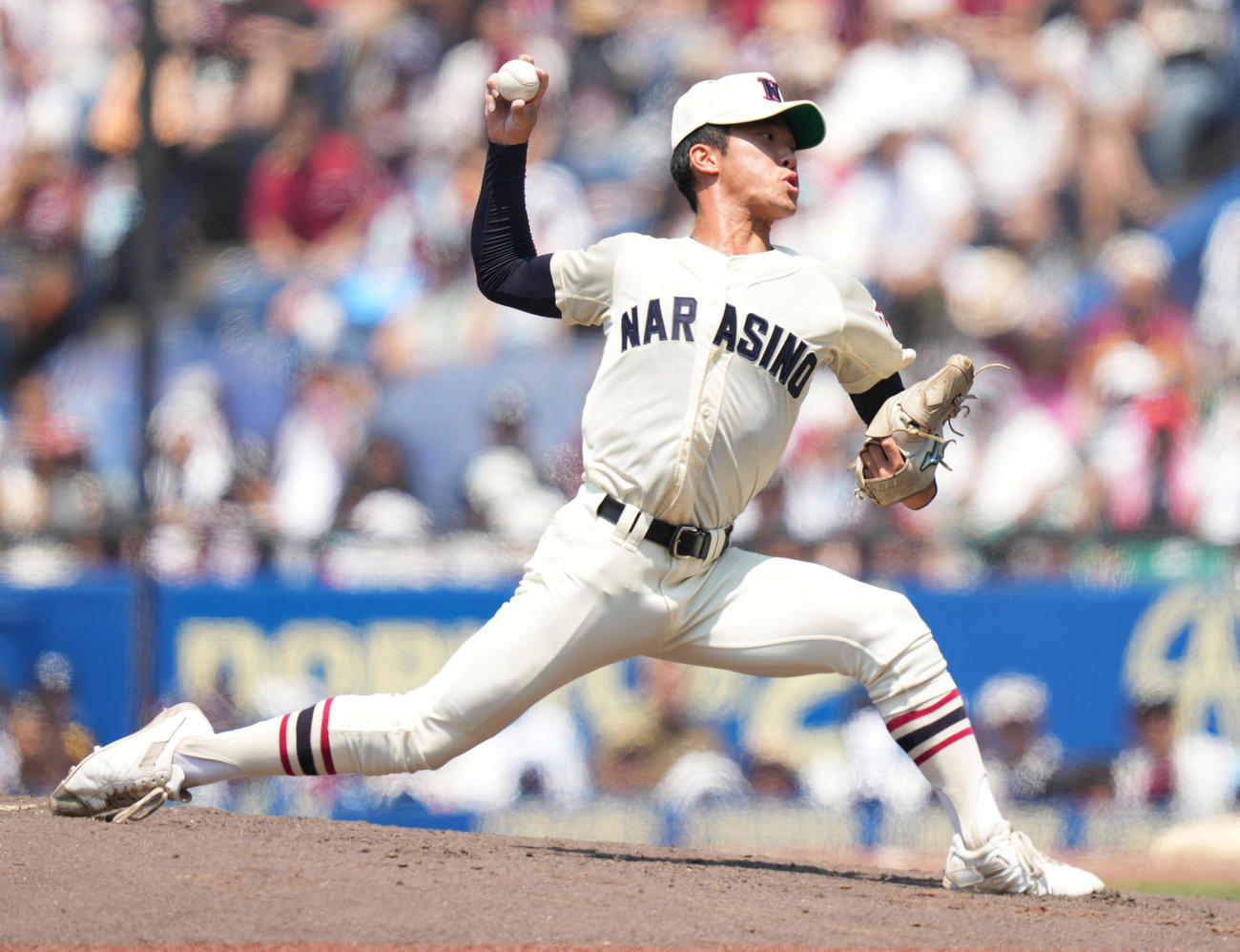 習志野対専大松戸　2回裏から2番手で登板した習志野・石井（撮影・鈴木みどり）