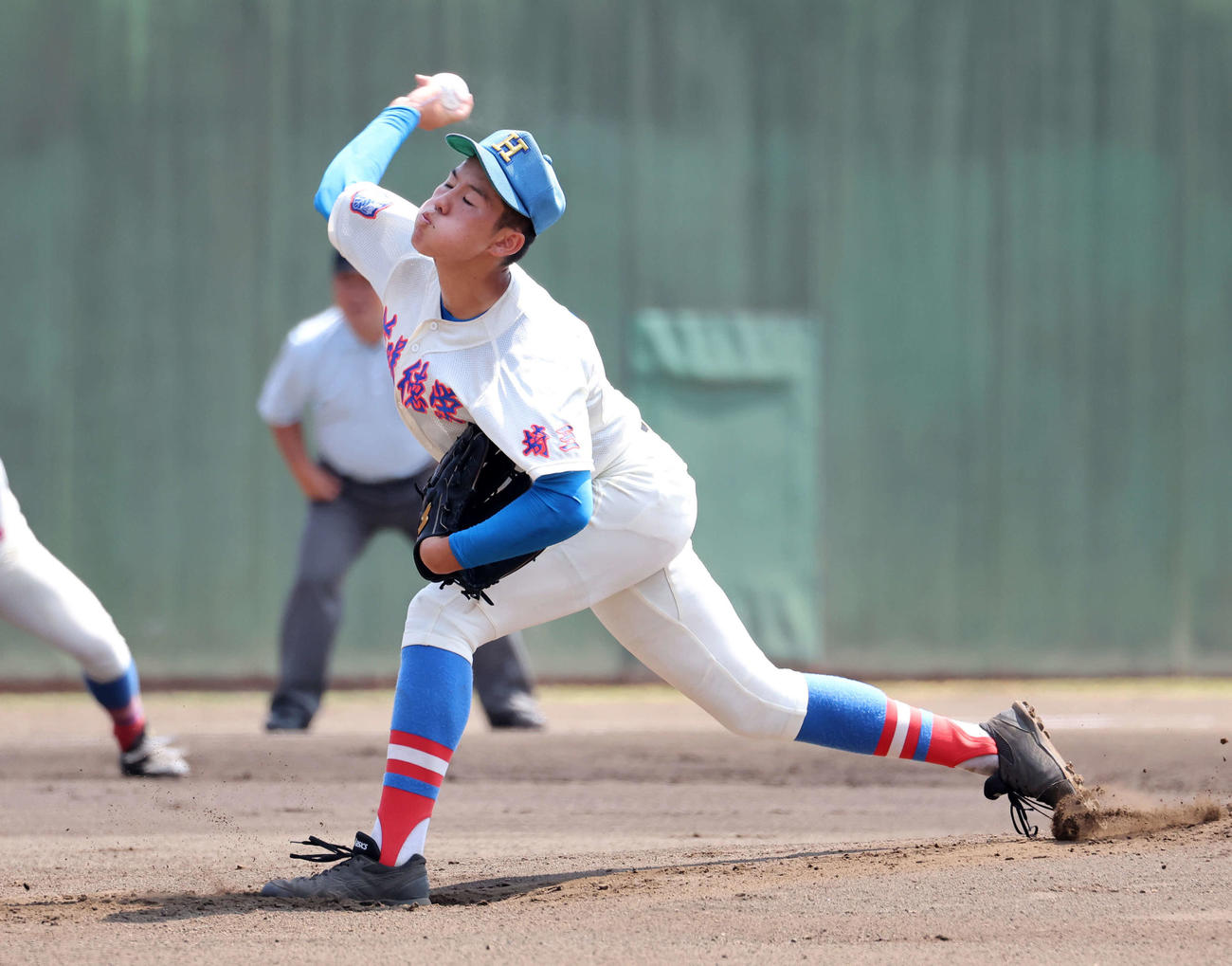 浦和学院対花咲徳栄　力投する花咲徳栄先発の木田（撮影・鈴木正人）