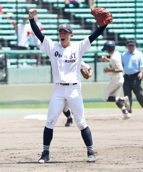 市岐阜商対大垣日大 試合終了、完投勝利で全国大会出場を決め喜ぶ大垣日大・山田(撮影・森本幸一)