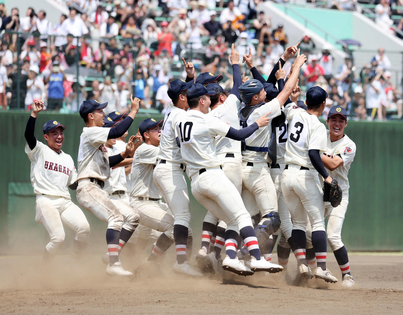 浦和学院対花咲徳栄　優勝し喜ぶ浦和学院の選手たち（撮影・鈴木正人）