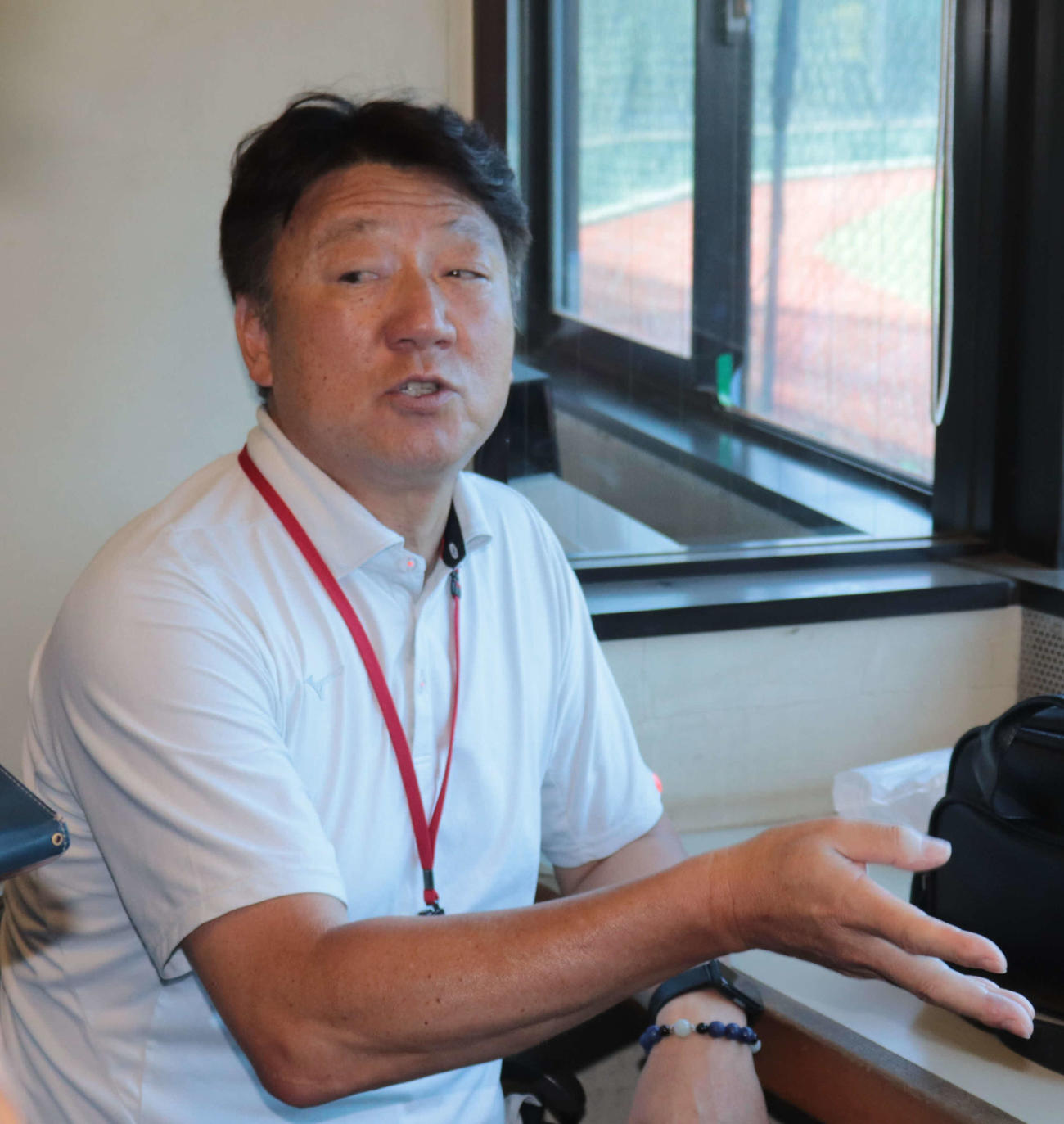 浦和学院対花咲徳栄の決勝戦　甲子園出場を決めた浦和学院について、記者室で取材に応じる浦和学院・森前監督（撮影・佐瀬百合子）