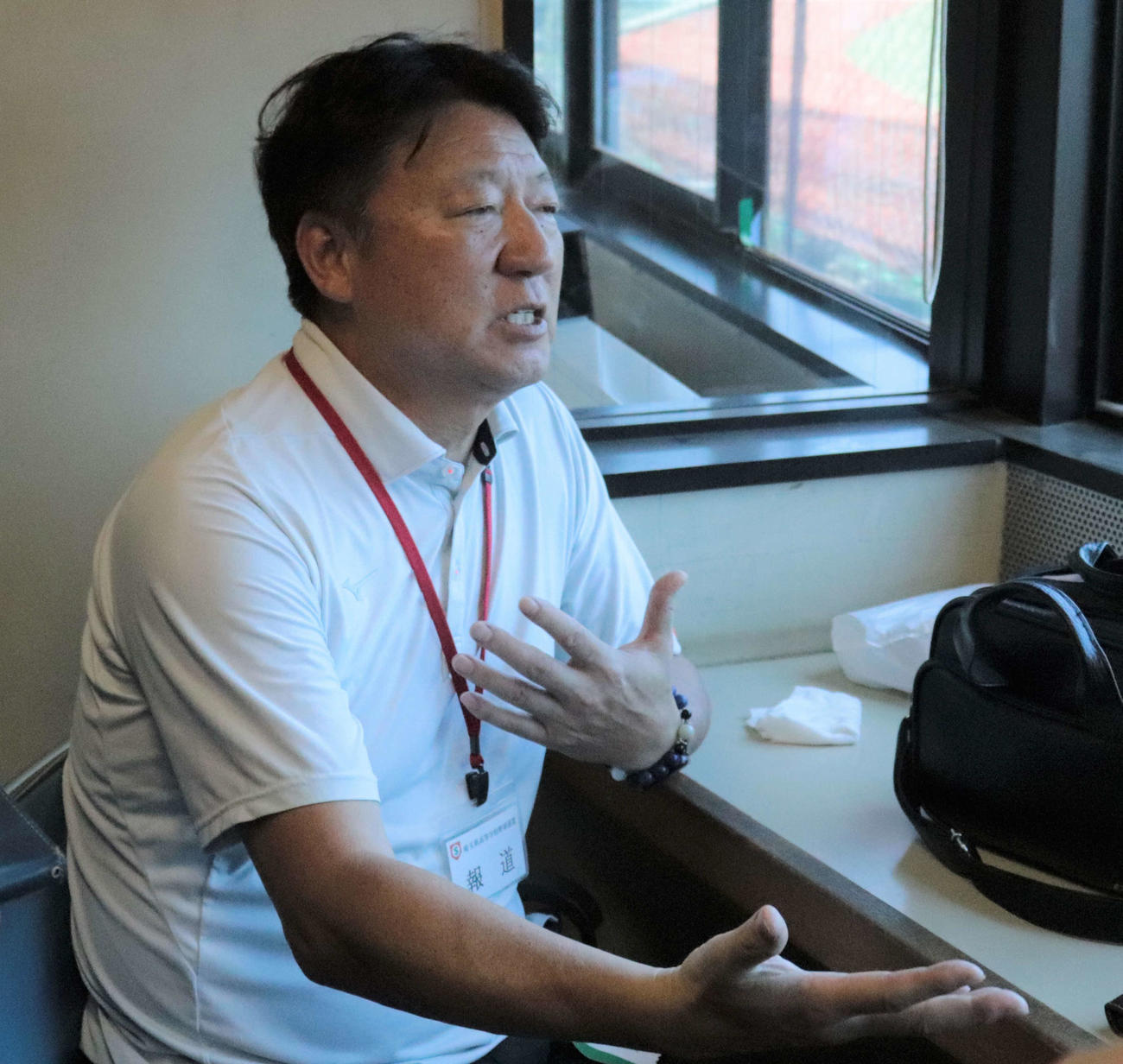 浦和学院対花咲徳栄の決勝戦　甲子園出場を決めた浦和学院について、記者室で取材に応じる浦和学院・森前監督（撮影・佐瀬百合子）