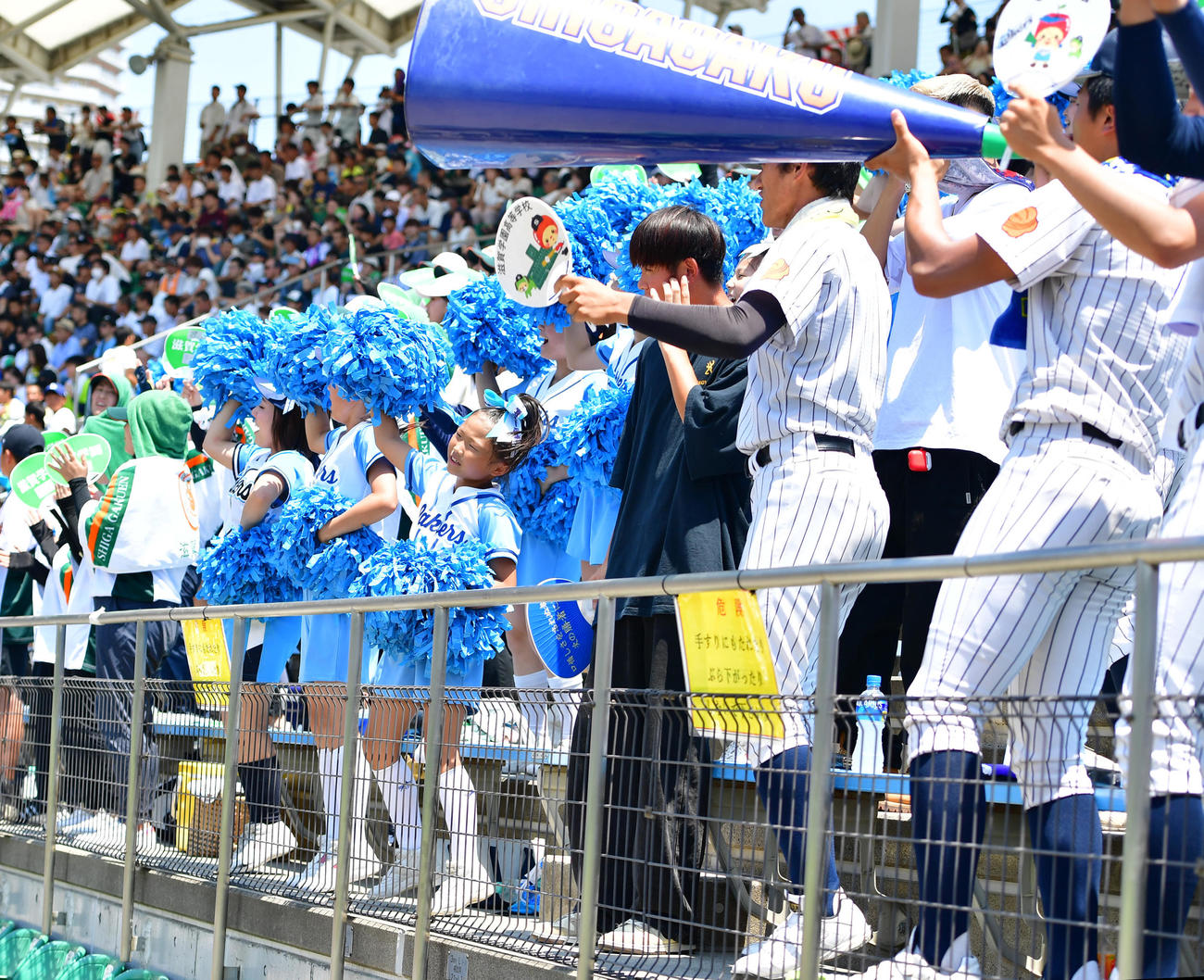 滋賀学園対近江　滋賀学園の応援団（撮影・清水貴仁）
