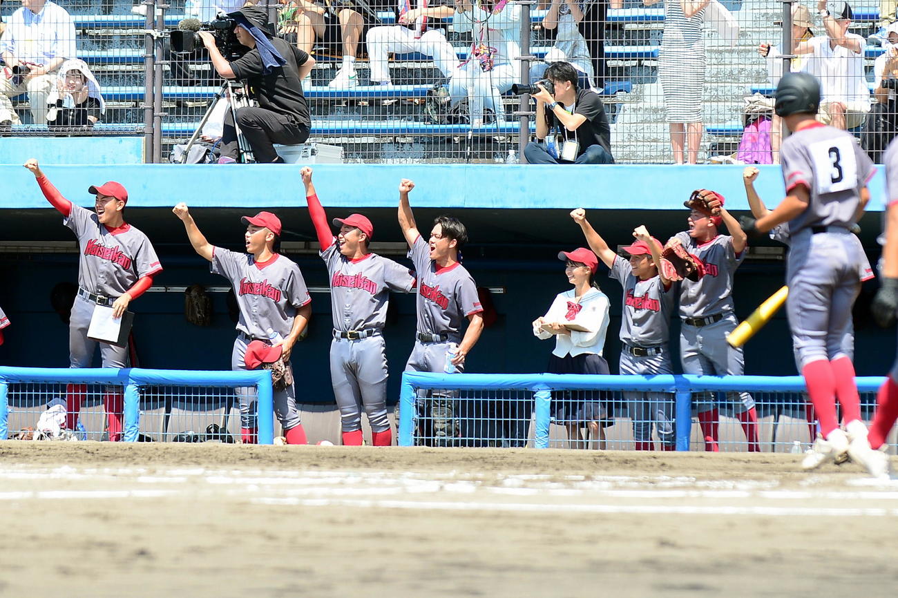 追加点に沸く浜松開誠館ナイン