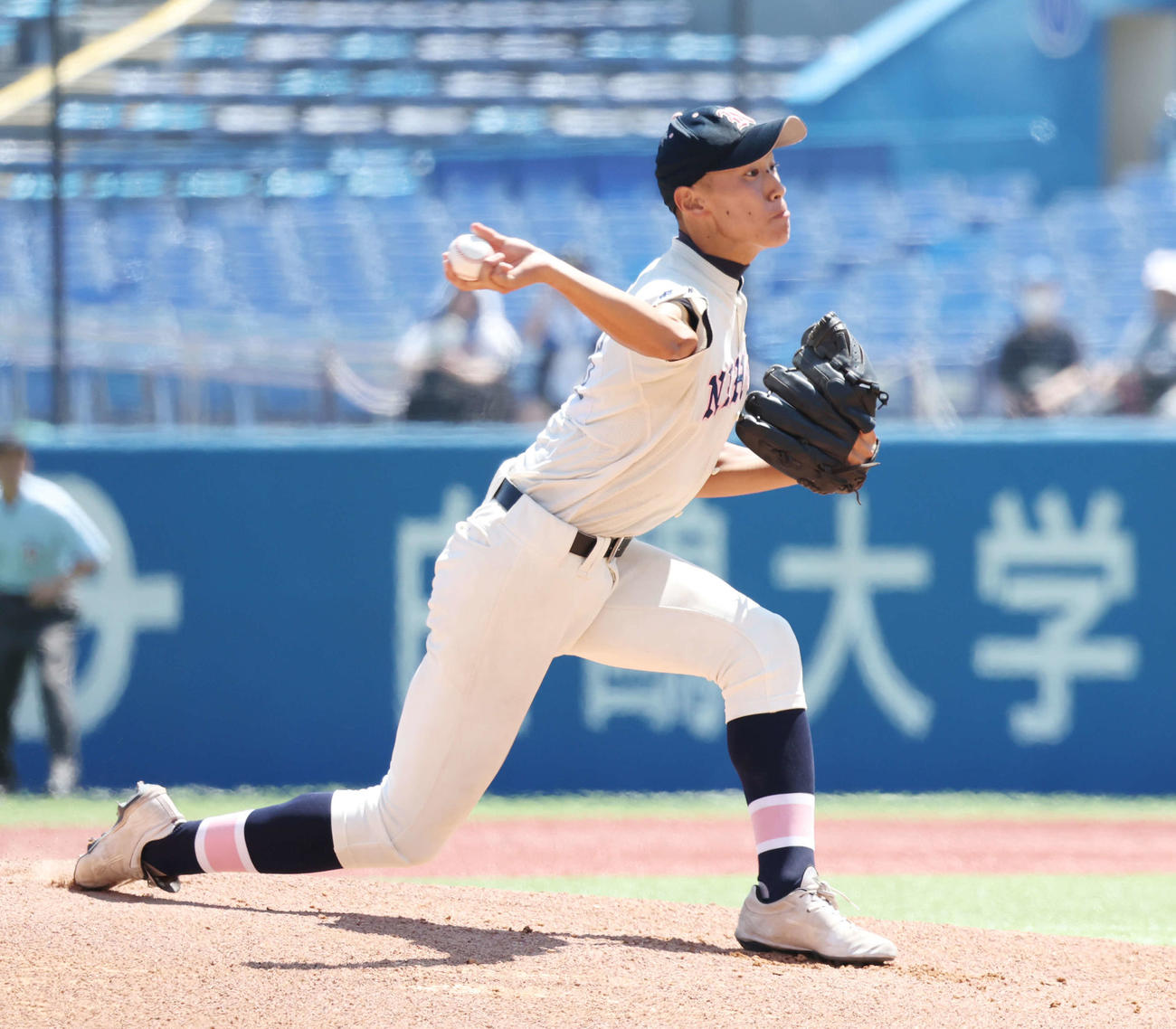 日大鶴ケ丘対日大三　日大鶴ケ丘先発の比江島（撮影・宮地輝）
