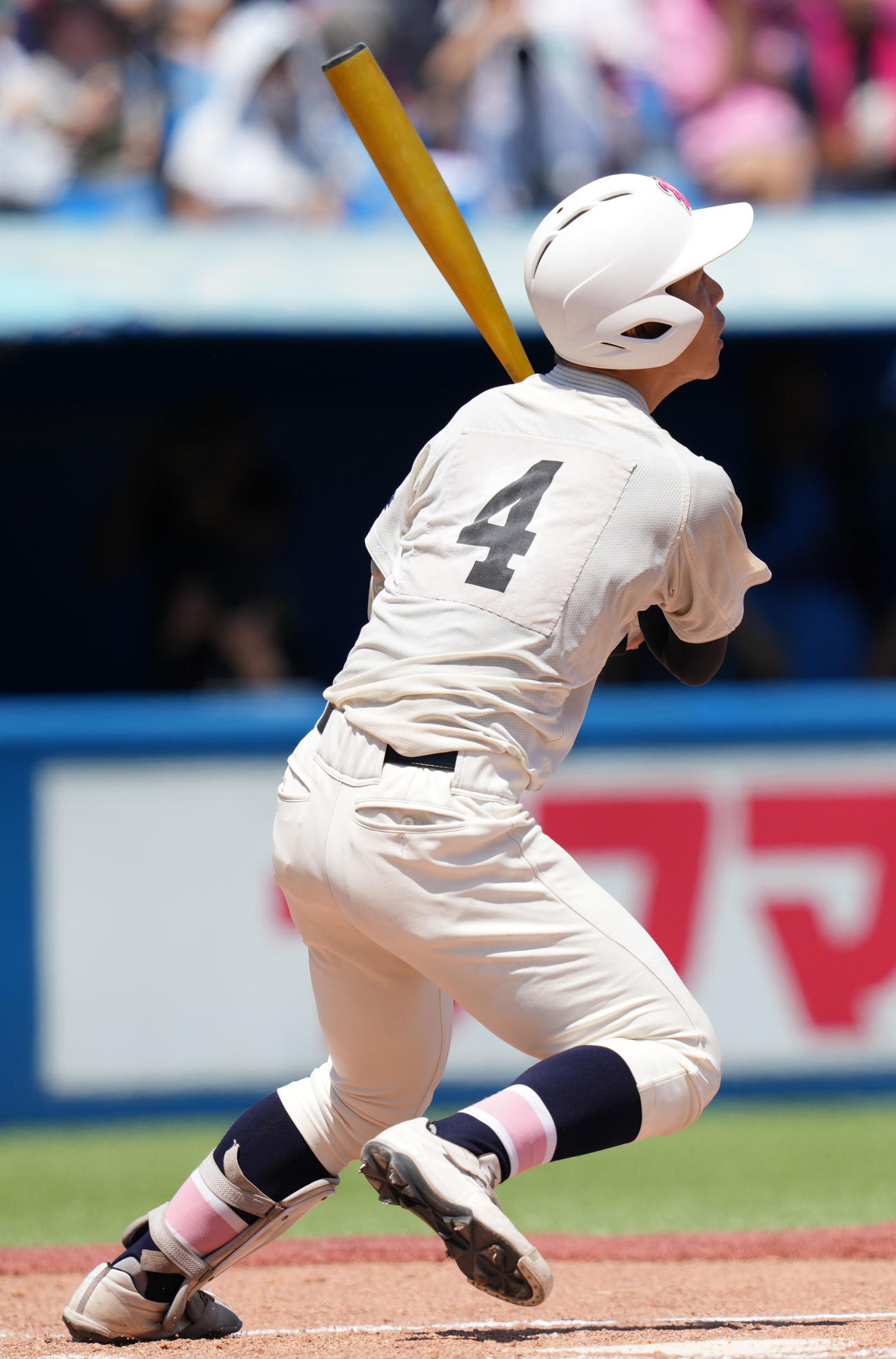 日大鶴ケ丘対日大三　4回表日大鶴ケ丘1死、左中間へ本塁打を放つ後藤（撮影・横山健太）