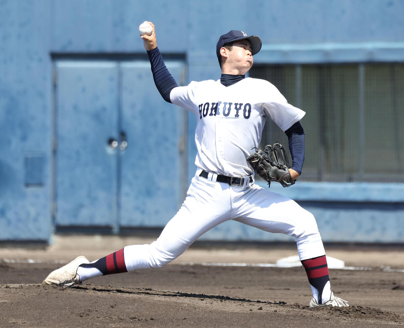 関大北陽対履正社　履正社戦に先発する関大北陽・井上（撮影・白石智彦）