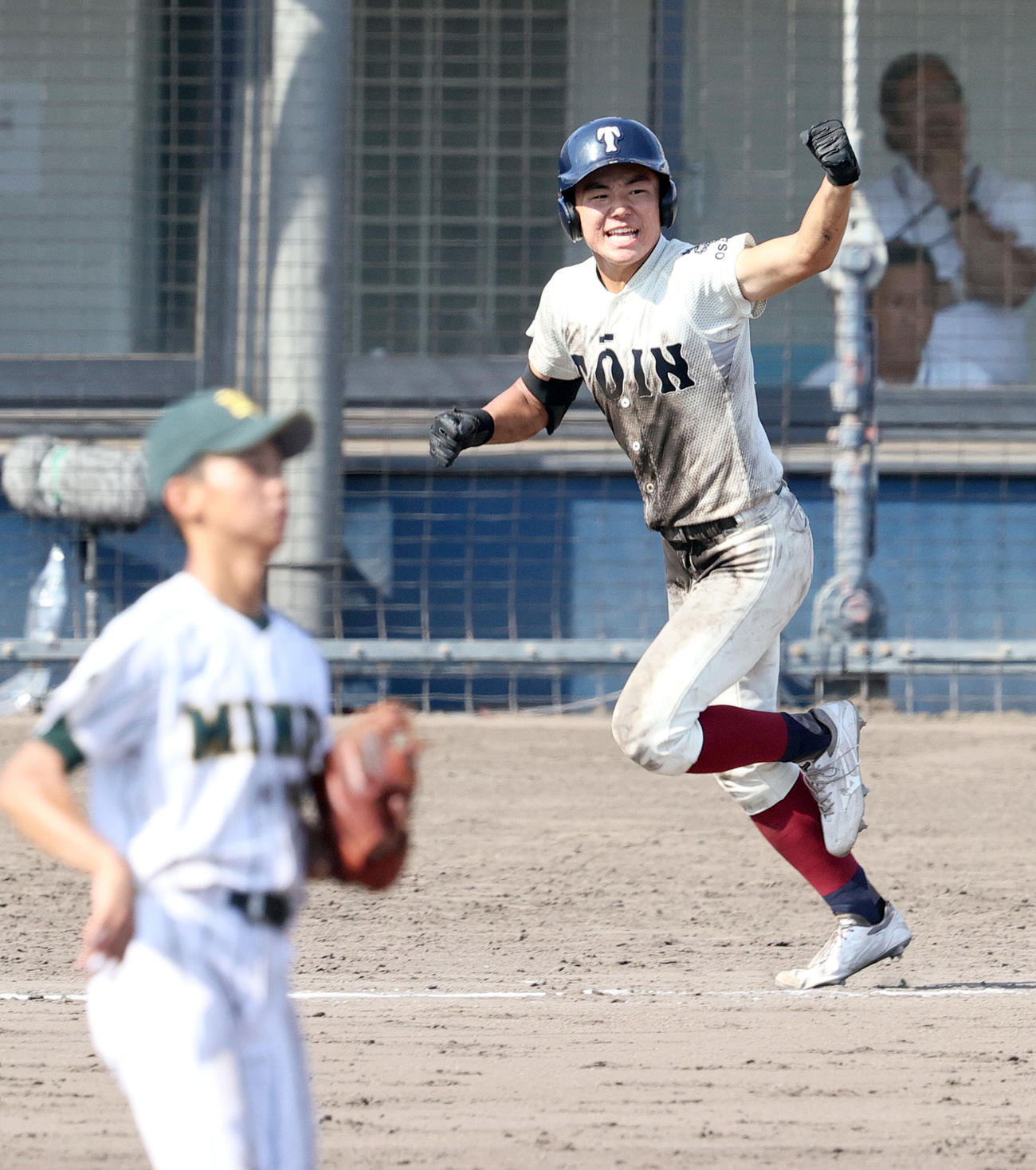 箕面学園対大阪桐蔭　タイブレーク10回裏大阪桐蔭1死二、三塁、山田（右）はサヨナラ左前適時打を放つ（撮影・上山淳一）