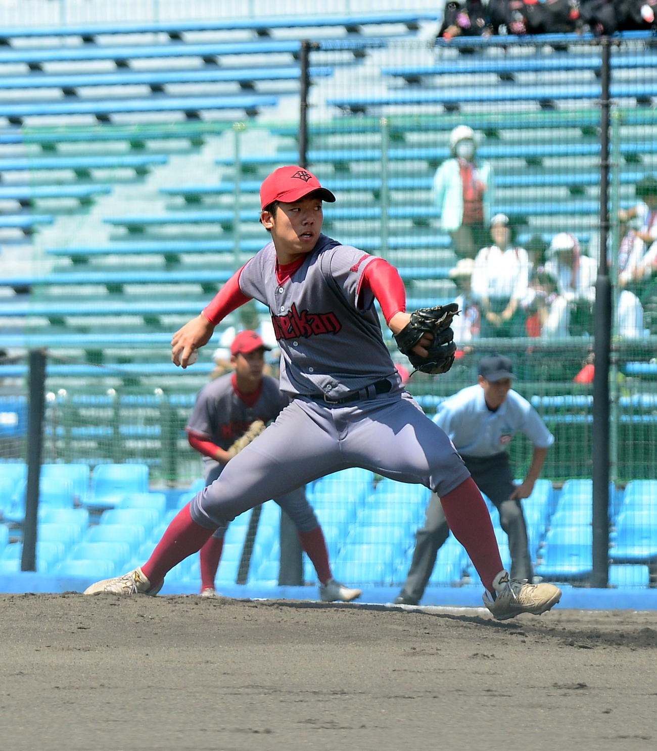 力投する浜松開誠館・近藤