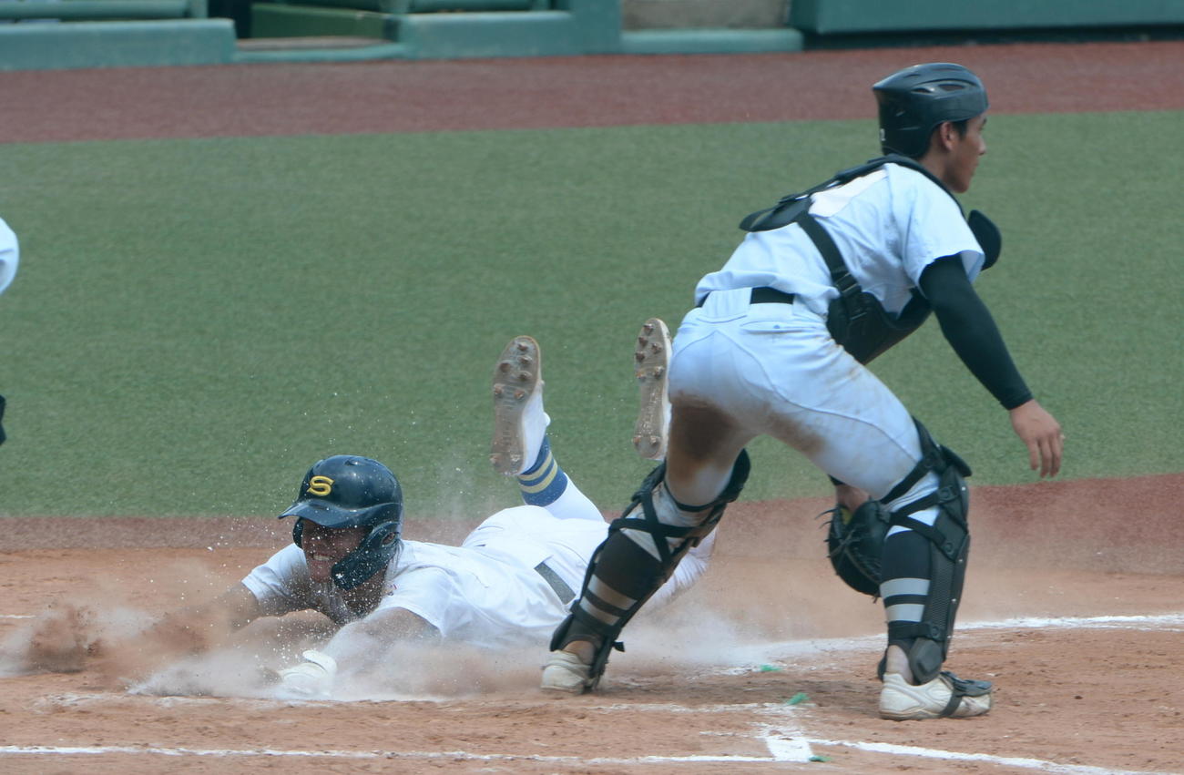 6回、犠飛で6－5と逆転の生還をした高中