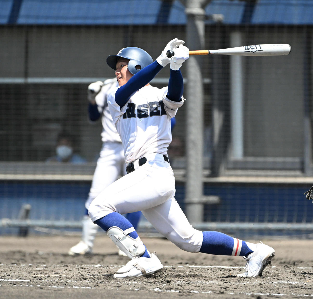 履正社対大阪桐蔭　4回表履正社二死満塁、履正社・野上隼人は左前適時打を放つ（撮影・石井愛子）