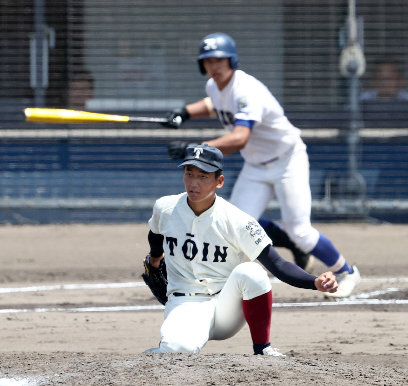 履正社対大阪桐蔭　6回表履正社2死満塁、前田（手前）は森沢を二ゴロに仕留める（撮影・上山淳一）