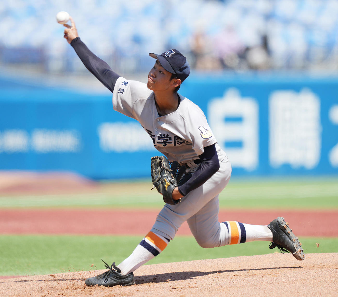 共栄学園対東亜学園　先発し力投する東亜学園・三浦（撮影・鈴木みどり）