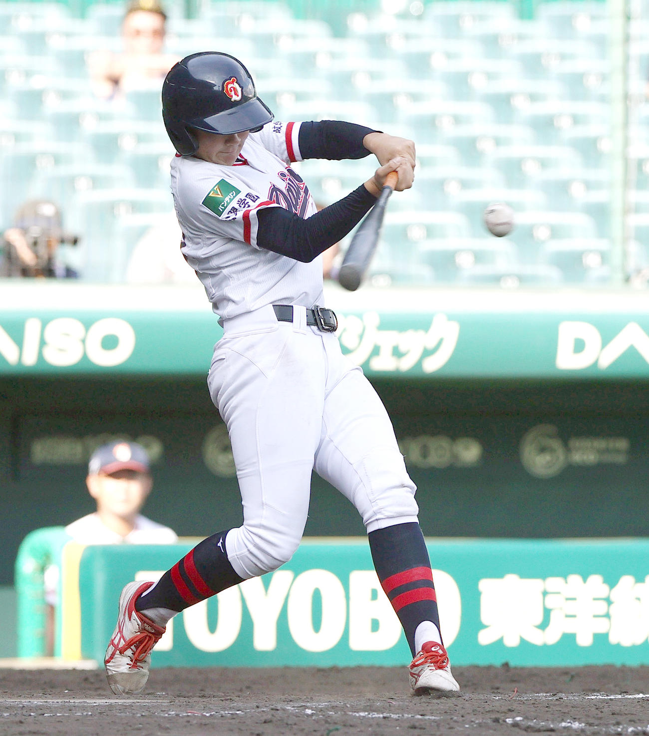 神戸弘陵対岐阜一　3回裏岐阜一2死一、三塁、桑沢は左前適時打を放つ（撮影・上山淳一）