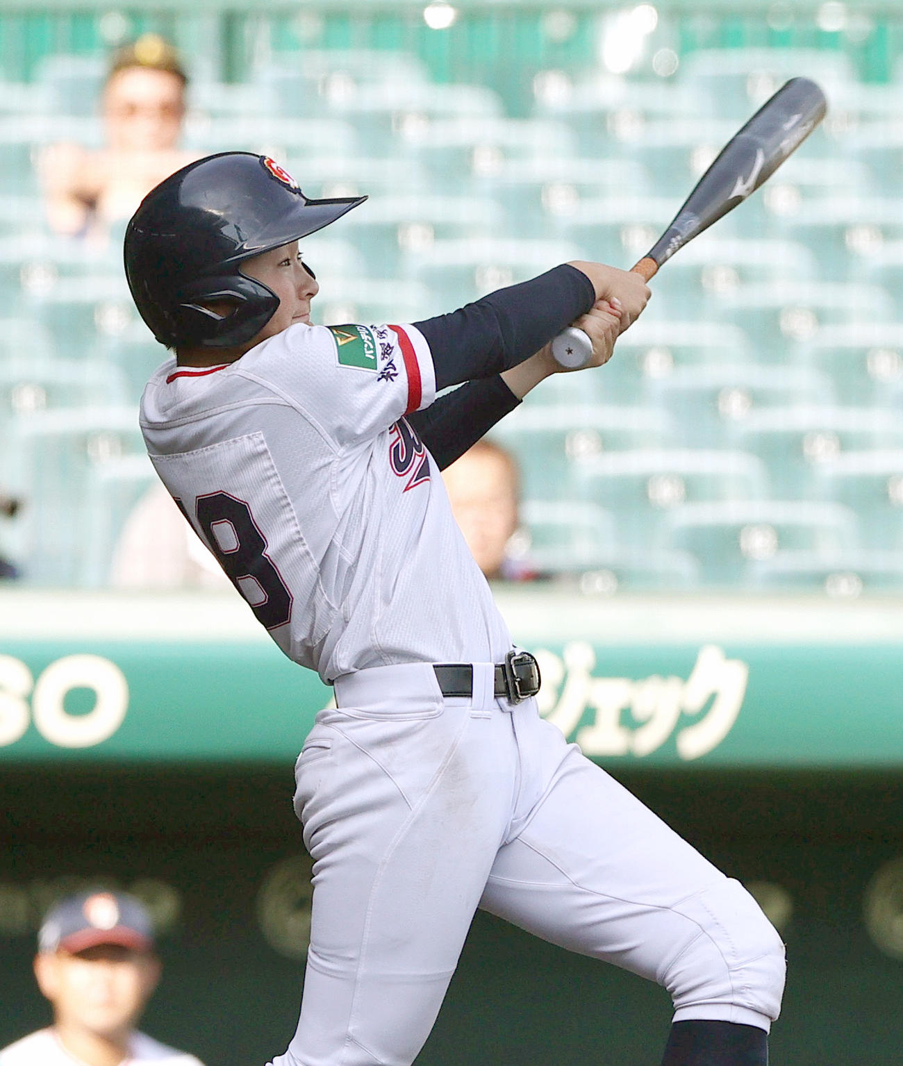 神戸弘陵対岐阜一　3回裏岐阜一2死一、三塁、桑沢は左前適時打を放つ（撮影・上山淳一）