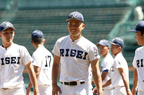 大阪桐蔭を3安打完封の履正社・福田幸之介ブルペンで熱投 甲子園で