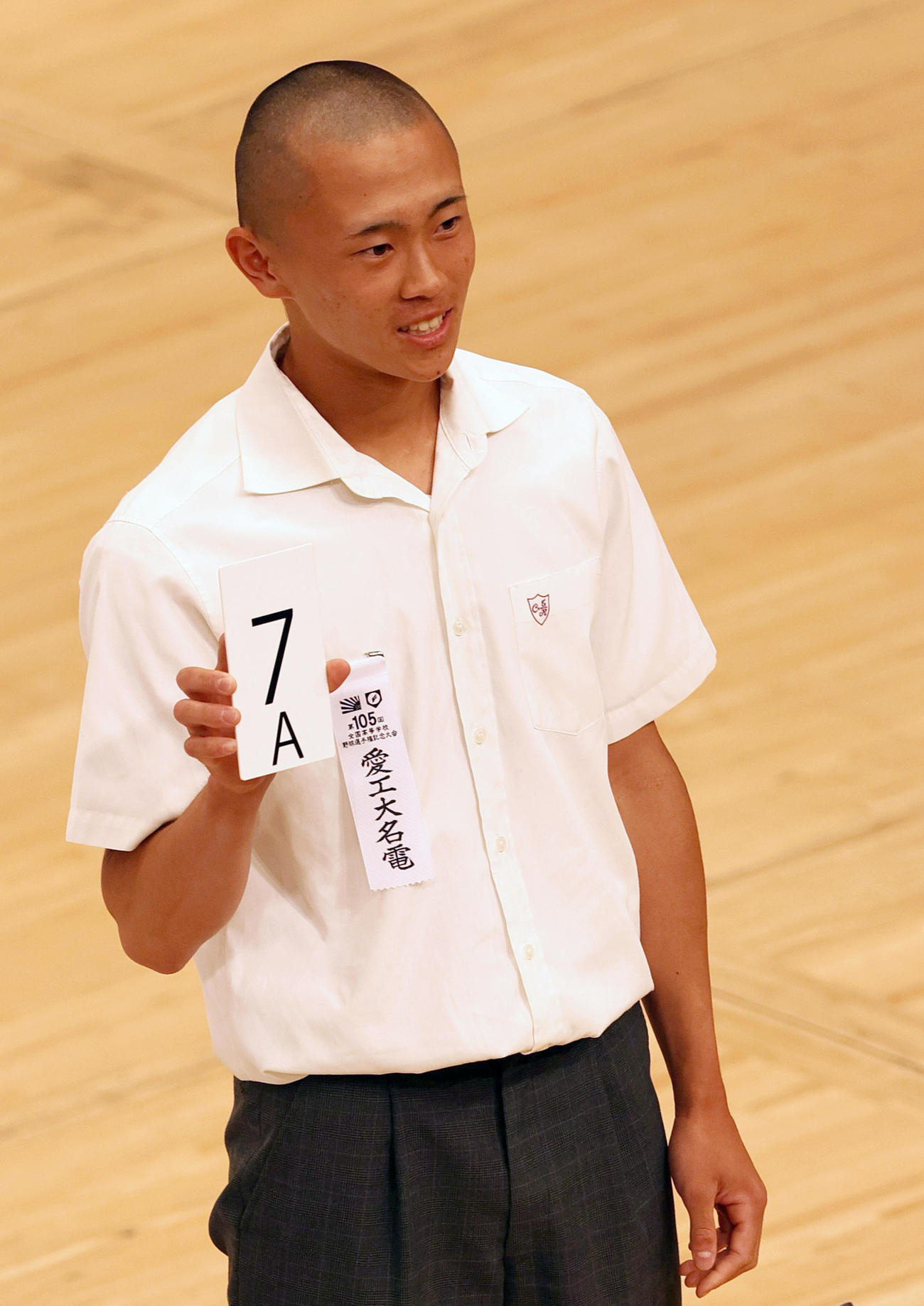 組み合わせ抽選で番号を発表する愛工大名電の金森主将（撮影・上山淳一）