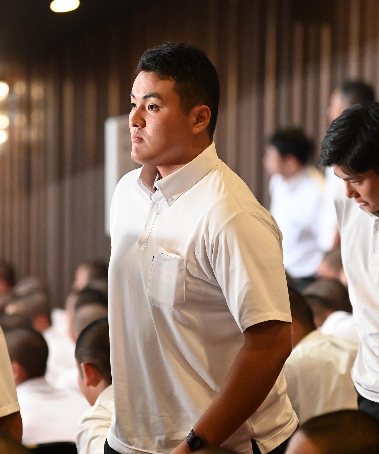 抽選を終え引き揚げる花巻東・佐々木（撮影・前岡正明）