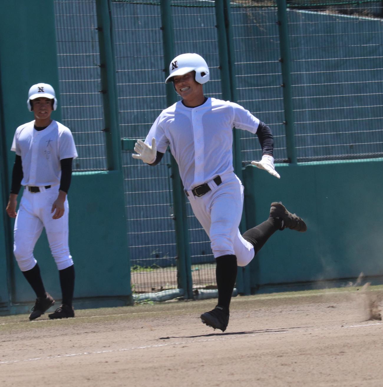 初戦に向けて練習を行う日大三ナイン（撮影・星夏穂）