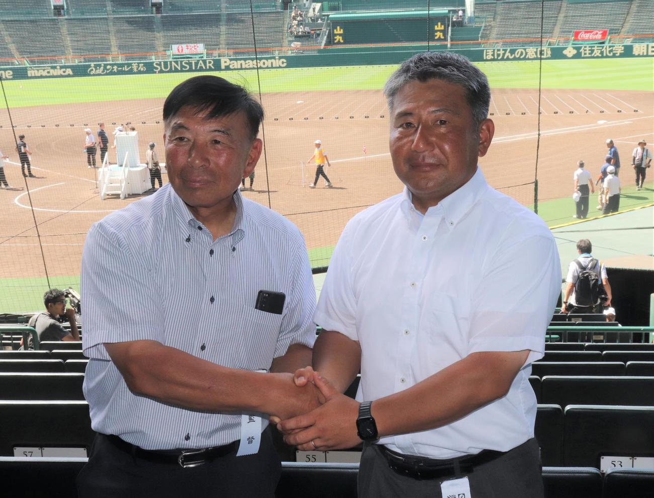 監督対談を行ったクラーク・佐々木監督（左）と前橋商・住吉監督（撮影・星夏穂）