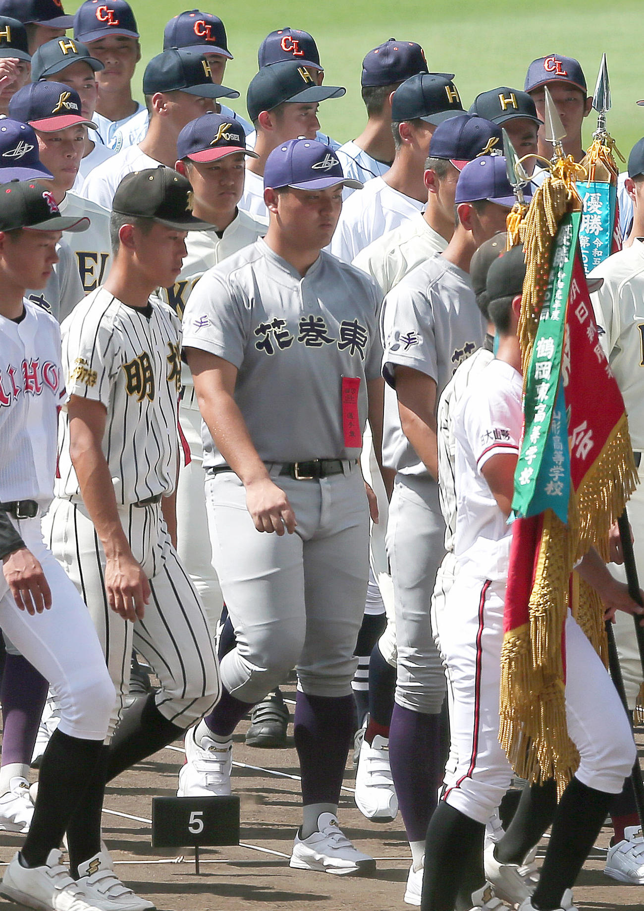 開会式リハーサルで整列する花巻東の佐々木（中央）ら（撮影・上山淳一）