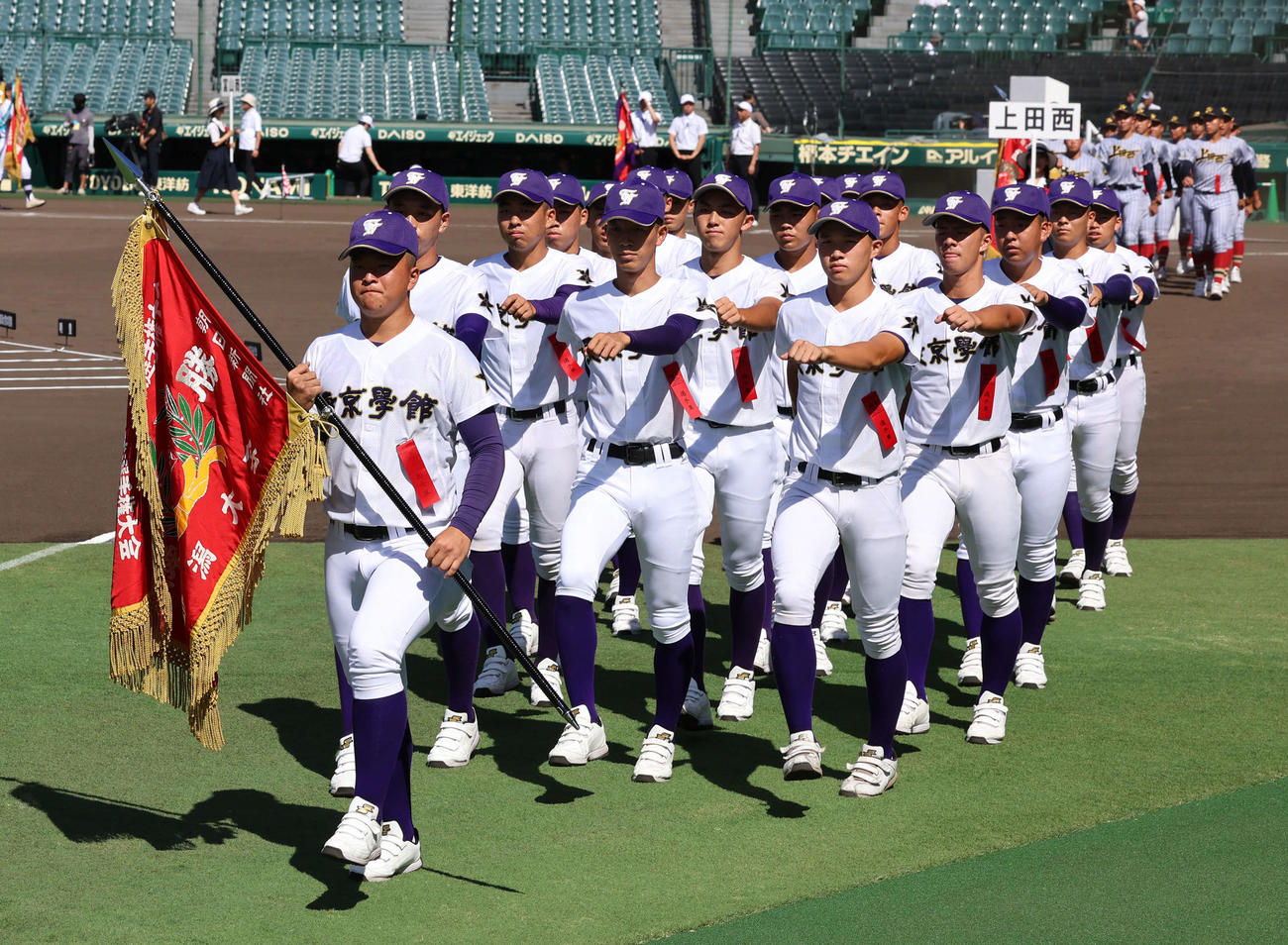 開会式リハーサルで行進する東京学館新潟の選手たち（撮影・藤尾明華