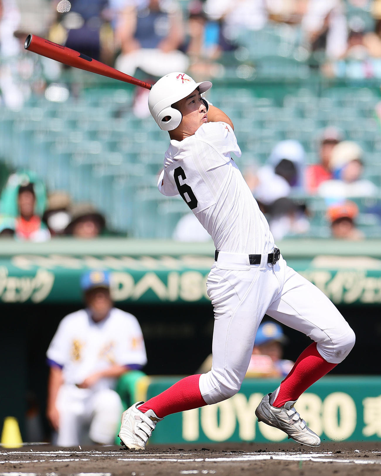 共栄学園対聖光学院　1回表共栄学園無死、笹本は甲子園でのチーム初安打となる二塁打を放つ（撮影・足立雅史）