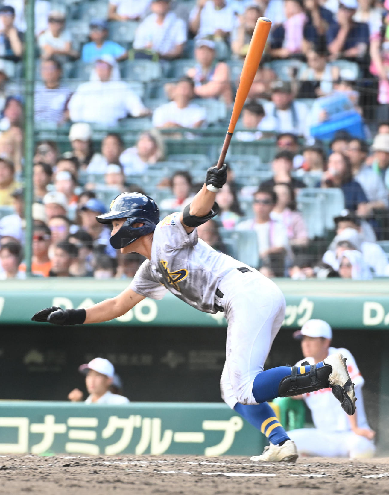 共栄学園対聖光学院　5回裏聖光学院2死一、二塁、松尾は右前適時打を放つ（撮影・前岡正明）