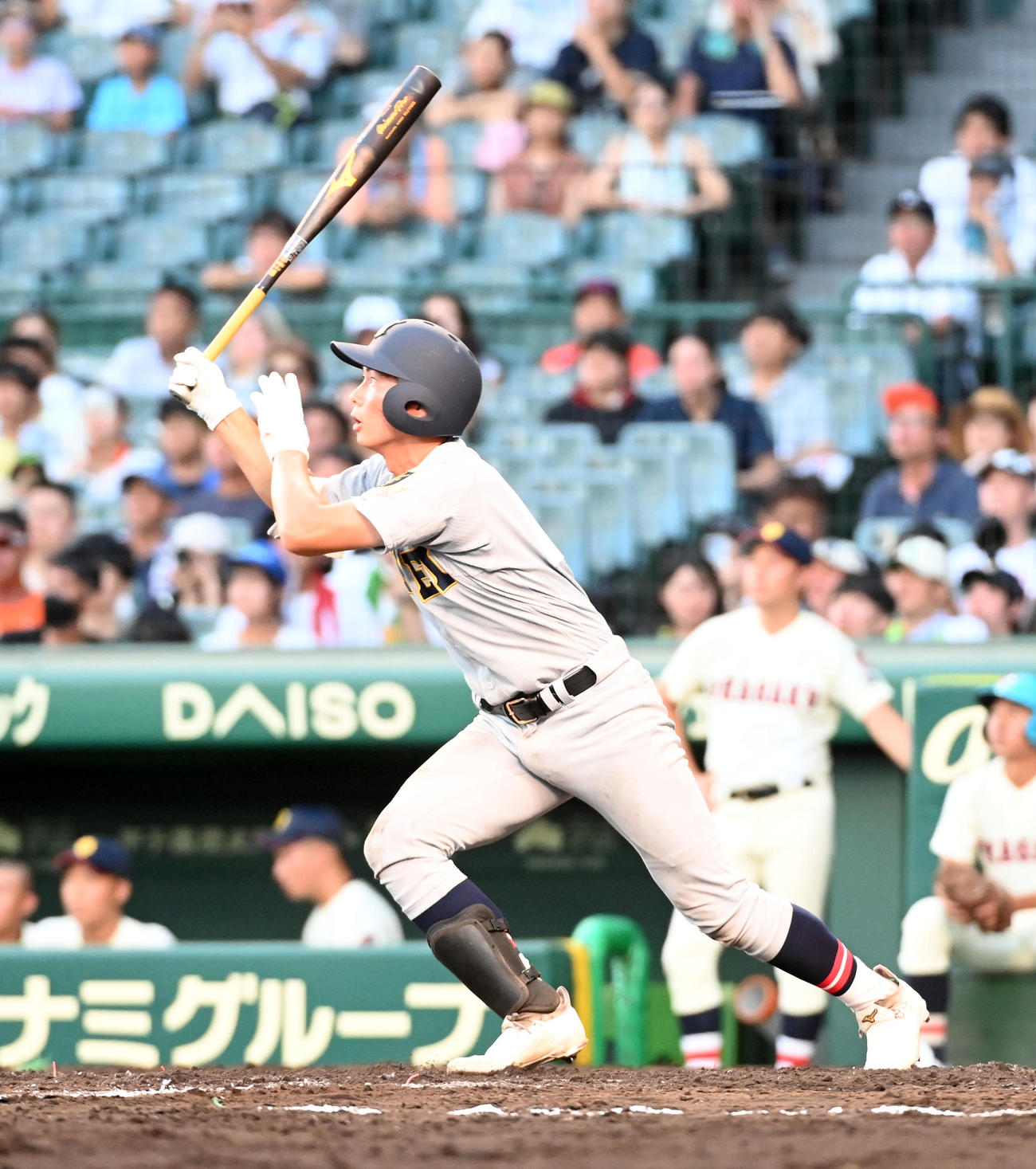 浦和学院対仙台育英　3回裏仙台育英2死二塁、尾形は右中間に2点本塁打を放つ（撮影・前岡正明）