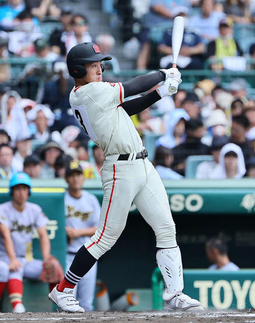 2回表土浦日大無死、松田は中越えへ大会第1号を放つ(撮影・上田博志)