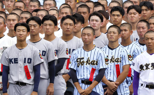 開会式で整列する選手ら（撮影・上山淳一）