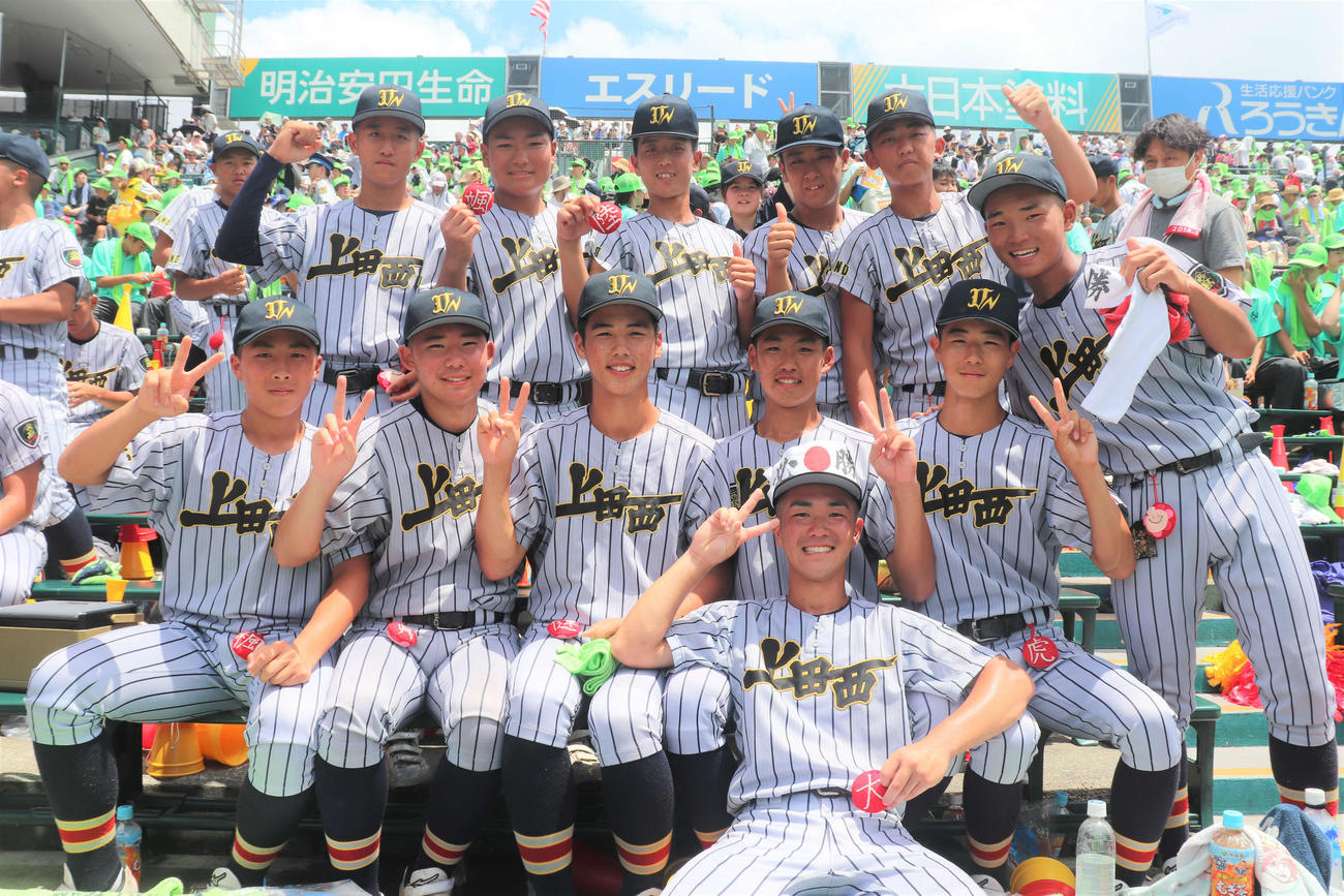 上田西「90人のおそろいのお守り 名前の刺しゅう入り」／モノスタ