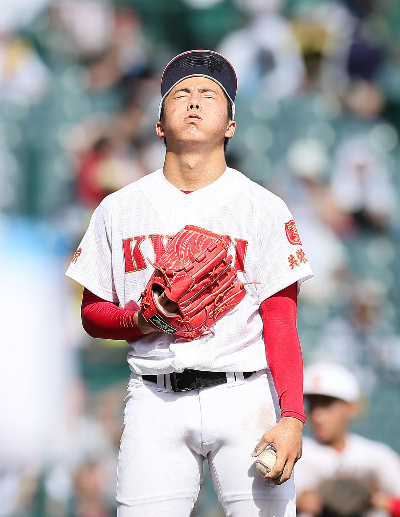 共栄学園対聖光学院　5回裏聖光学院に連続で得点を許し、マウンドで渋い顔を見せる茂呂（撮影・足立雅史）