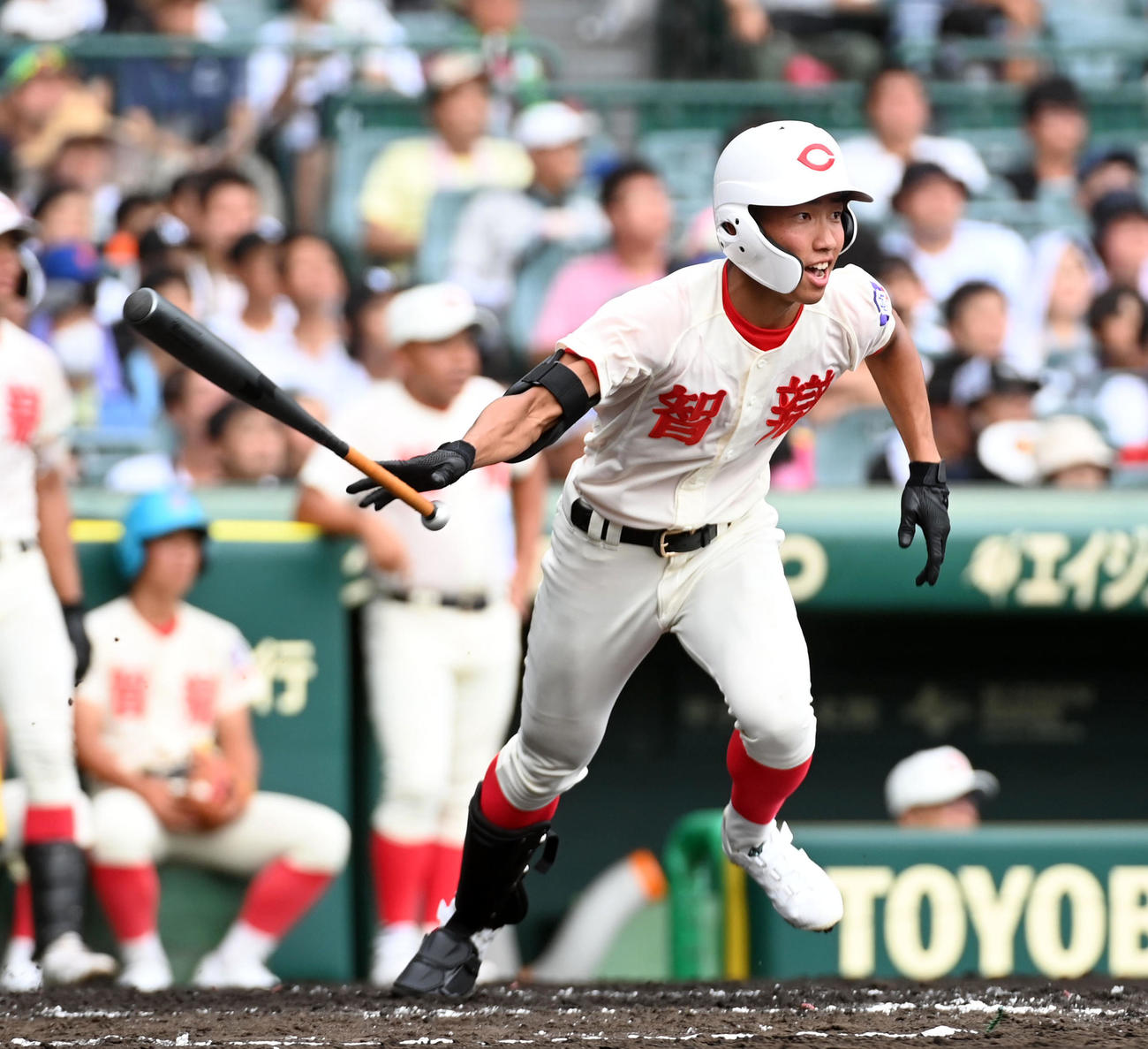 英明対智弁学園　2回裏智弁学園無死一塁、川原崎は右適時二塁打を放つ（撮影・前岡正明）