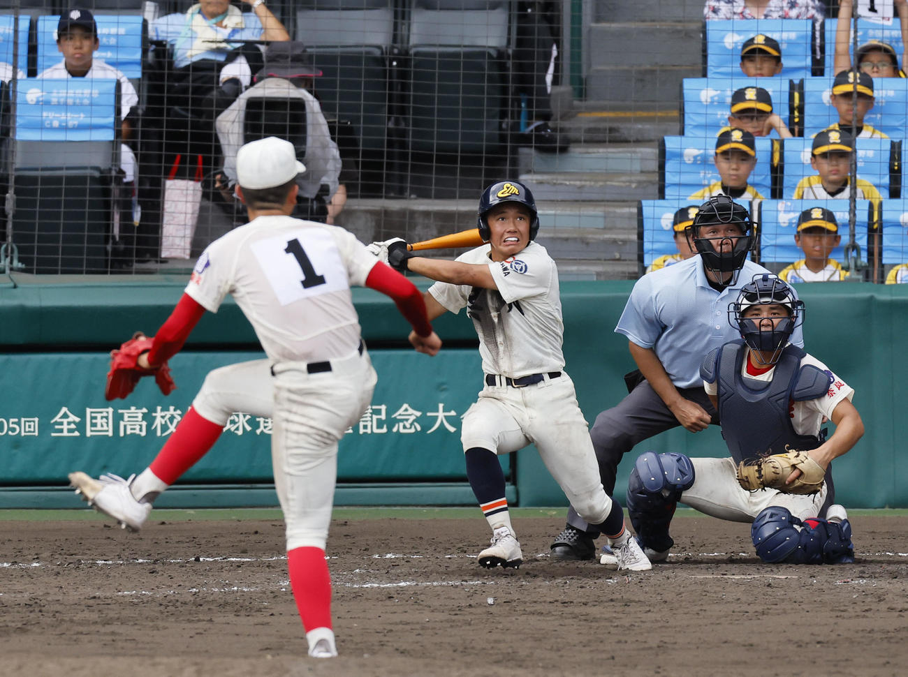 英明対智弁学園　5回表英明2死一、三塁、鈴木が左越えに勝ち越しの2点適時二塁打を放つ（撮影・藤尾明華）