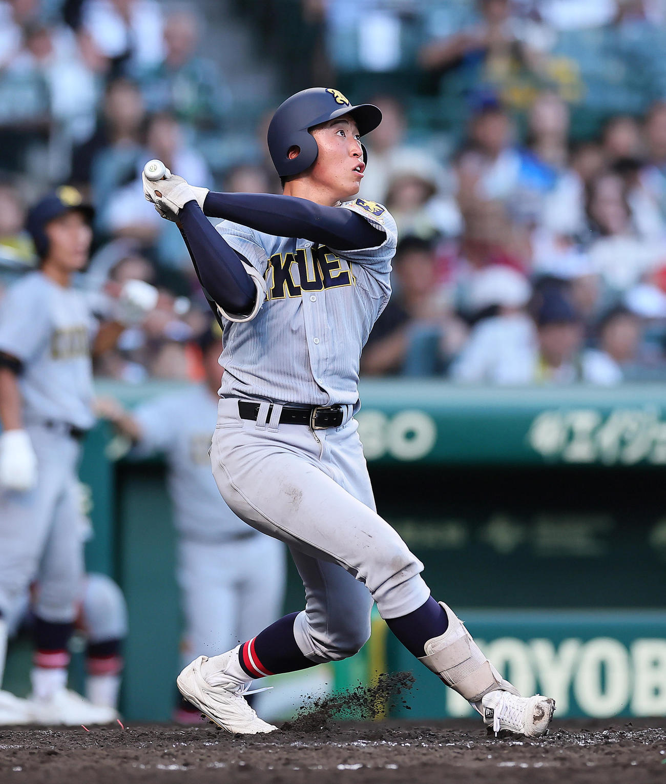 浦和学院対仙台育英　3回裏仙台育英2死、湯田は右越えに2者連続となるソロ本塁打を放つ（撮影・足立雅史）