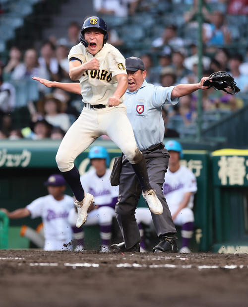 甲子園】徳島商が12年ぶり白星 プロ注目の森煌誠が1失点完投、愛工