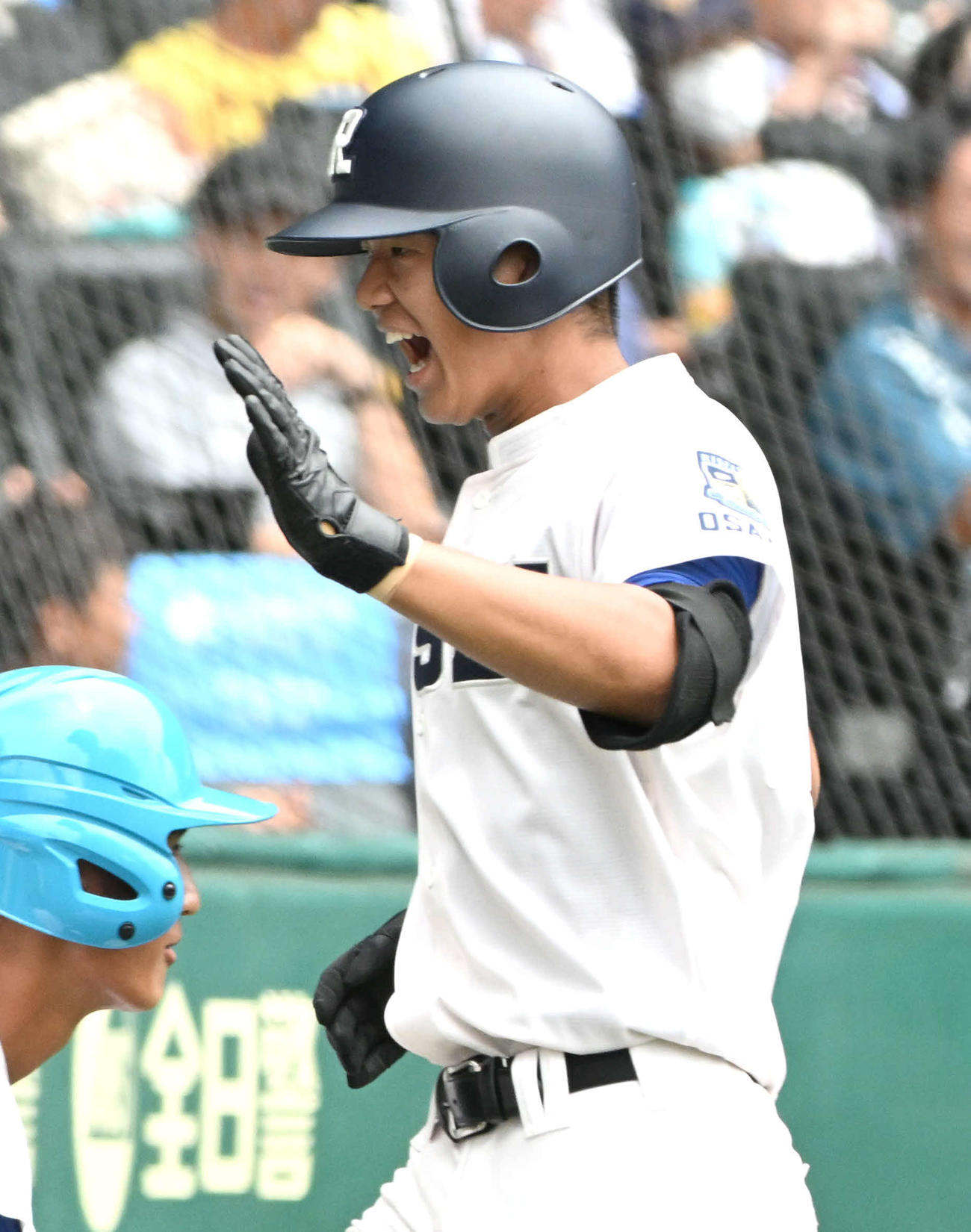 履正社対鳥取商　1回表履正社1死一、二塁、森田大翔は3点本塁打を放ち笑顔を見せる（撮影・石井愛子）