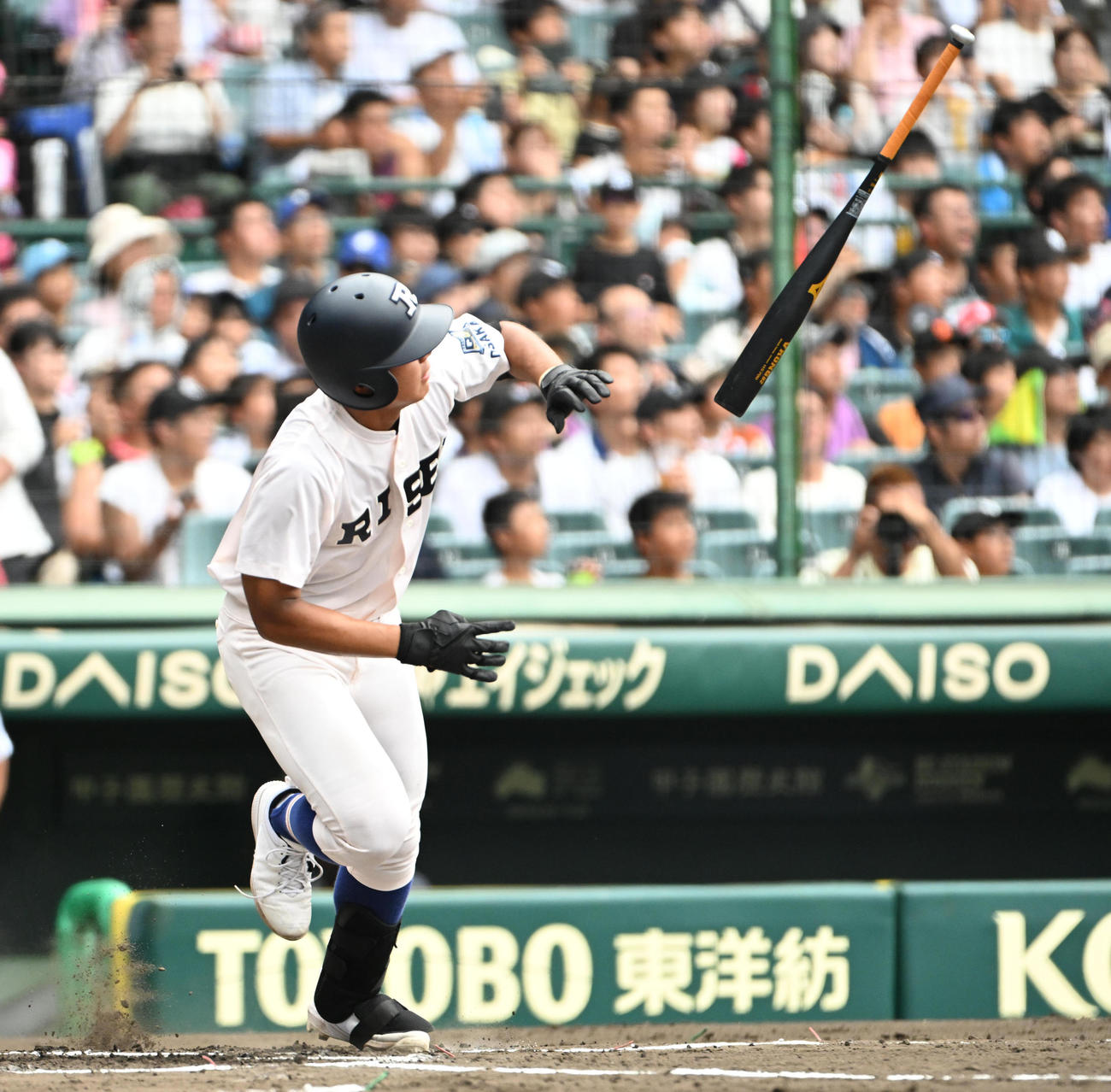 履正社対鳥取商　1回表履正社1死一、二塁、森田は先制の左越え3点本塁打を放つ（撮影・石井愛子）