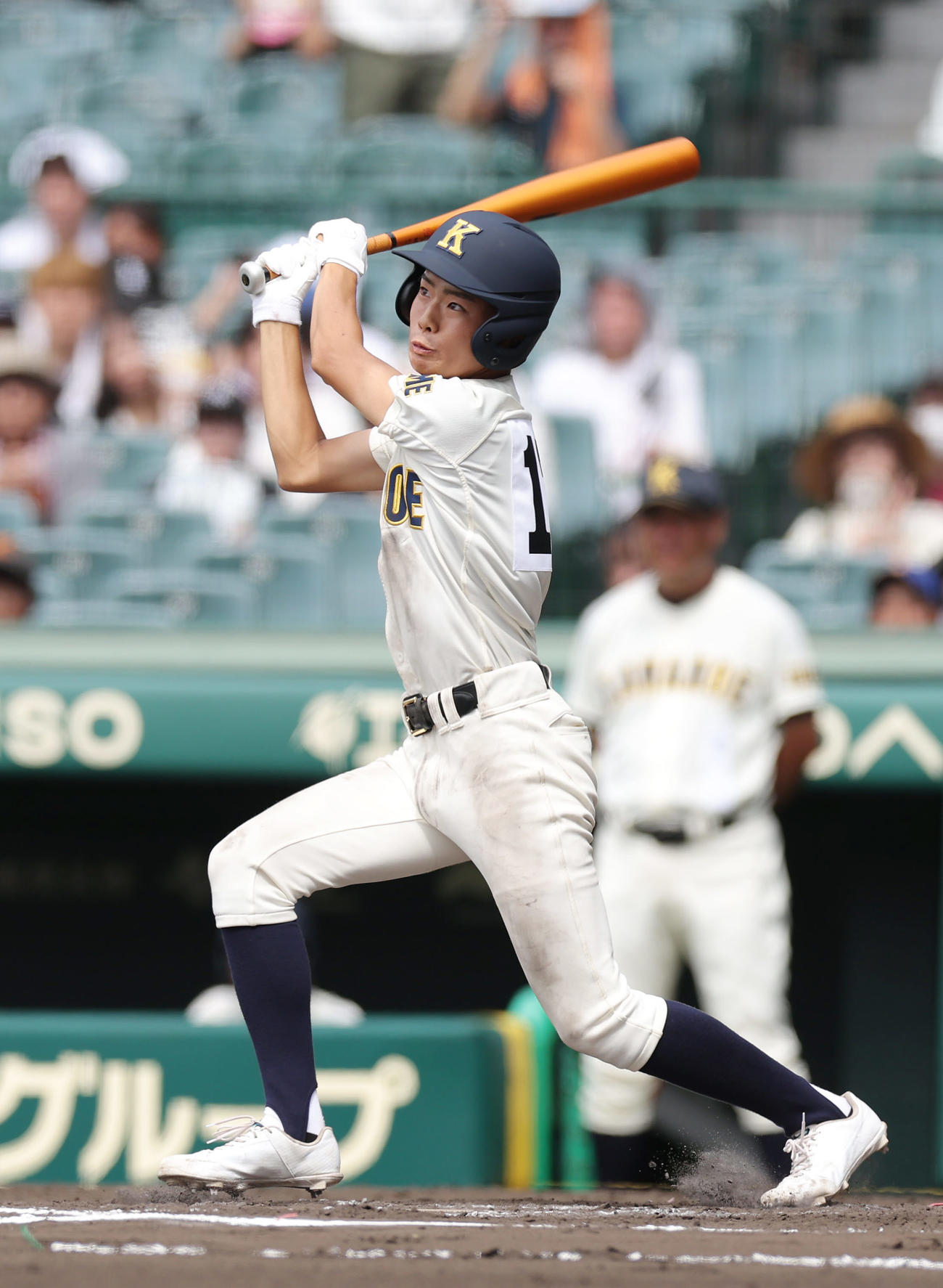 川之江対高知中央　7回表川之江1死二、三塁、左前適時打を放つ代打川崎（撮影・前田充）