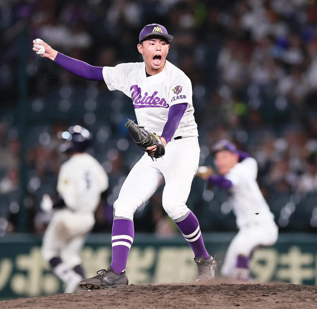 徳島商対愛工大名電　7回表徳島商2死二、三塁、吉田を遊ゴロに仕留め雄たけびを上げる笹尾（撮影・足立雅史）