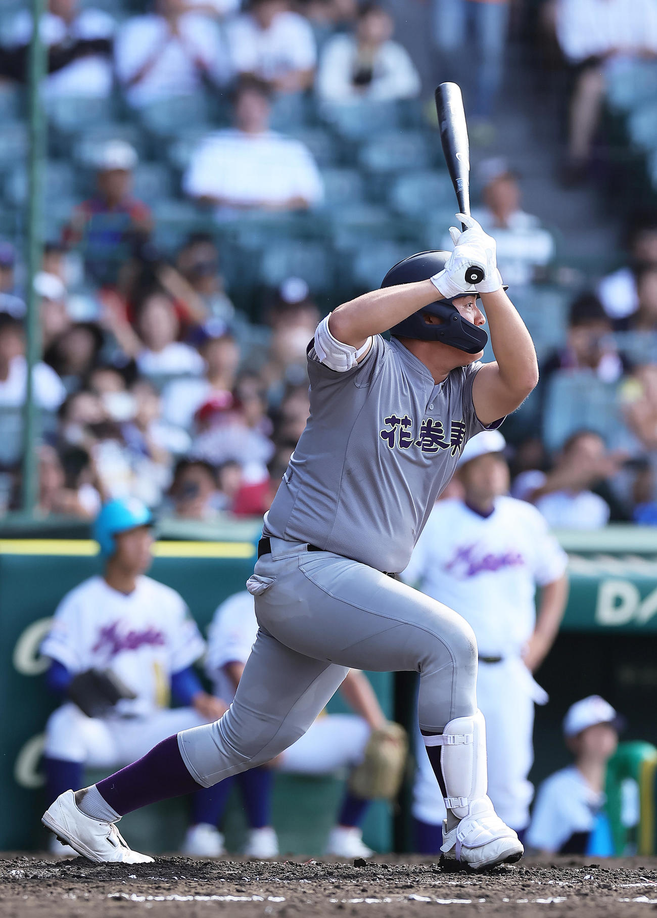 宇部鴻城対花巻東　4回裏花巻東無死二塁、佐々木麟は左前適時打を放つ（撮影・足立雅史）