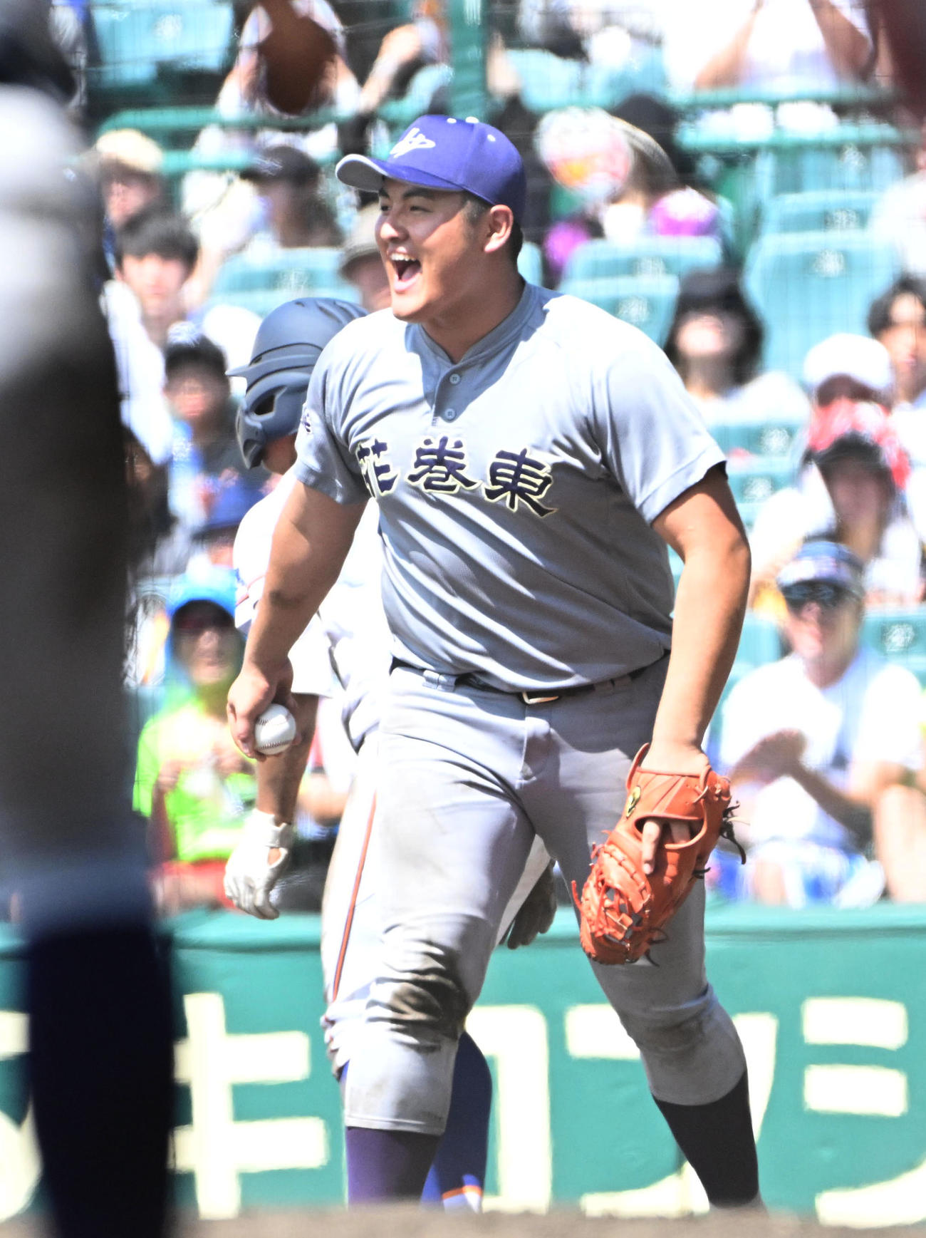 宇部鴻城対花巻東　宇部鴻城に勝利し喜ぶ佐々木麟（撮影・石井愛子）