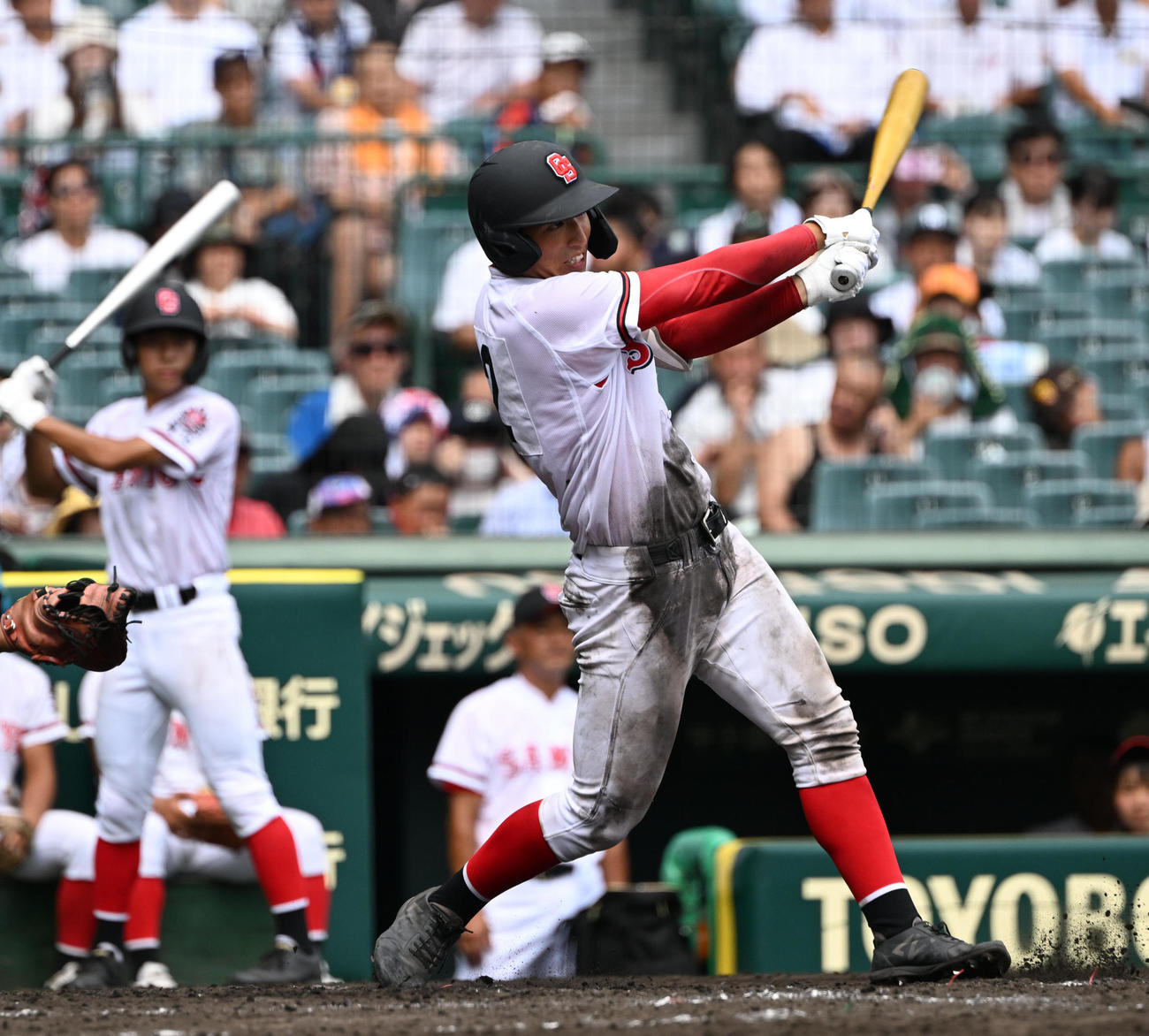 日大山形対おかやま山陽　4回裏おかやま山陽2死二塁、勝ち越し適時打を放つ土井（撮影・和賀正仁）