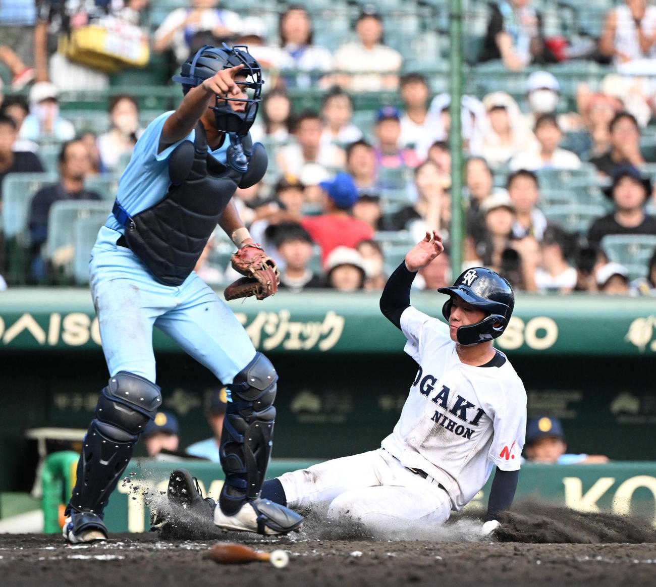 大垣日大対近江　3回表大垣日大1死三塁、日比野のスクイズで生還する山田（撮影・和賀正仁）