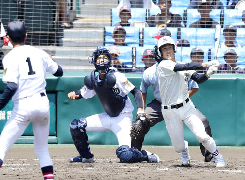 社対日大三　5回裏日大三1死一、三塁、池内は左飛を放ち犠飛とする（撮影・上山淳一）