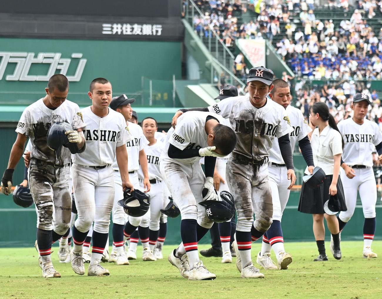 社対日大三　日大三に負け肩を落とす社ナイン（撮影・石井愛子）