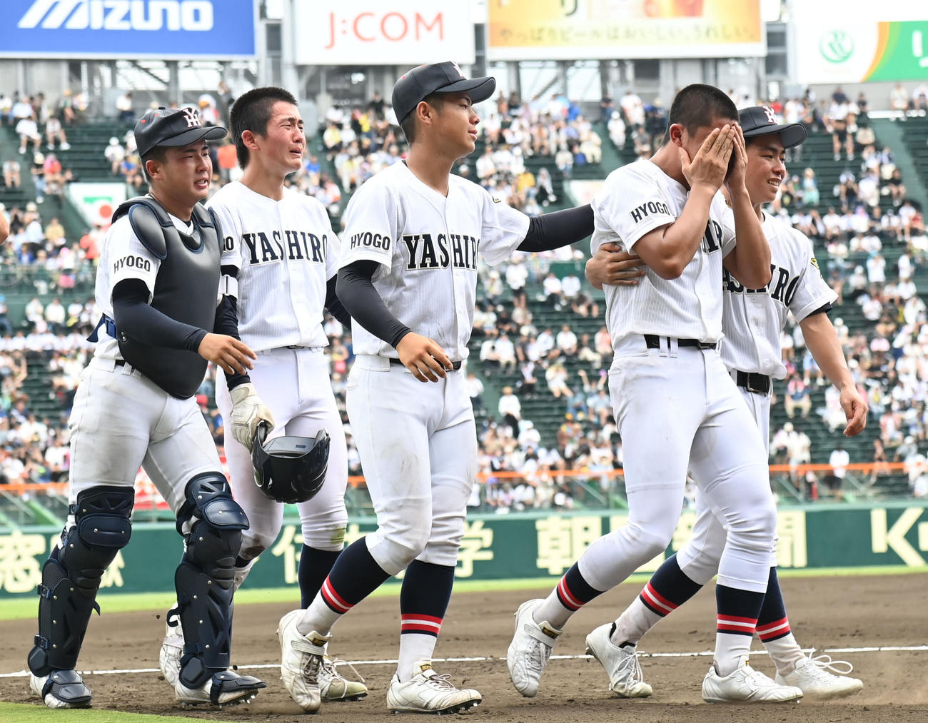 社対日大三　日大三に負け肩を落とす社ナイン（撮影・石井愛子）